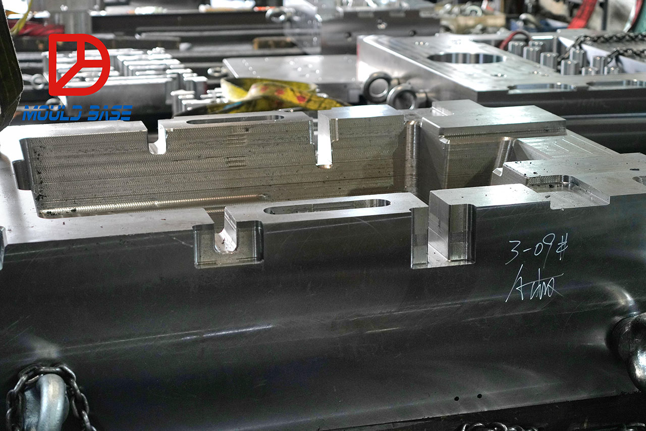 Large-sized Mold Bases