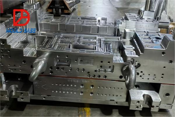 Large-sized Mold Bases